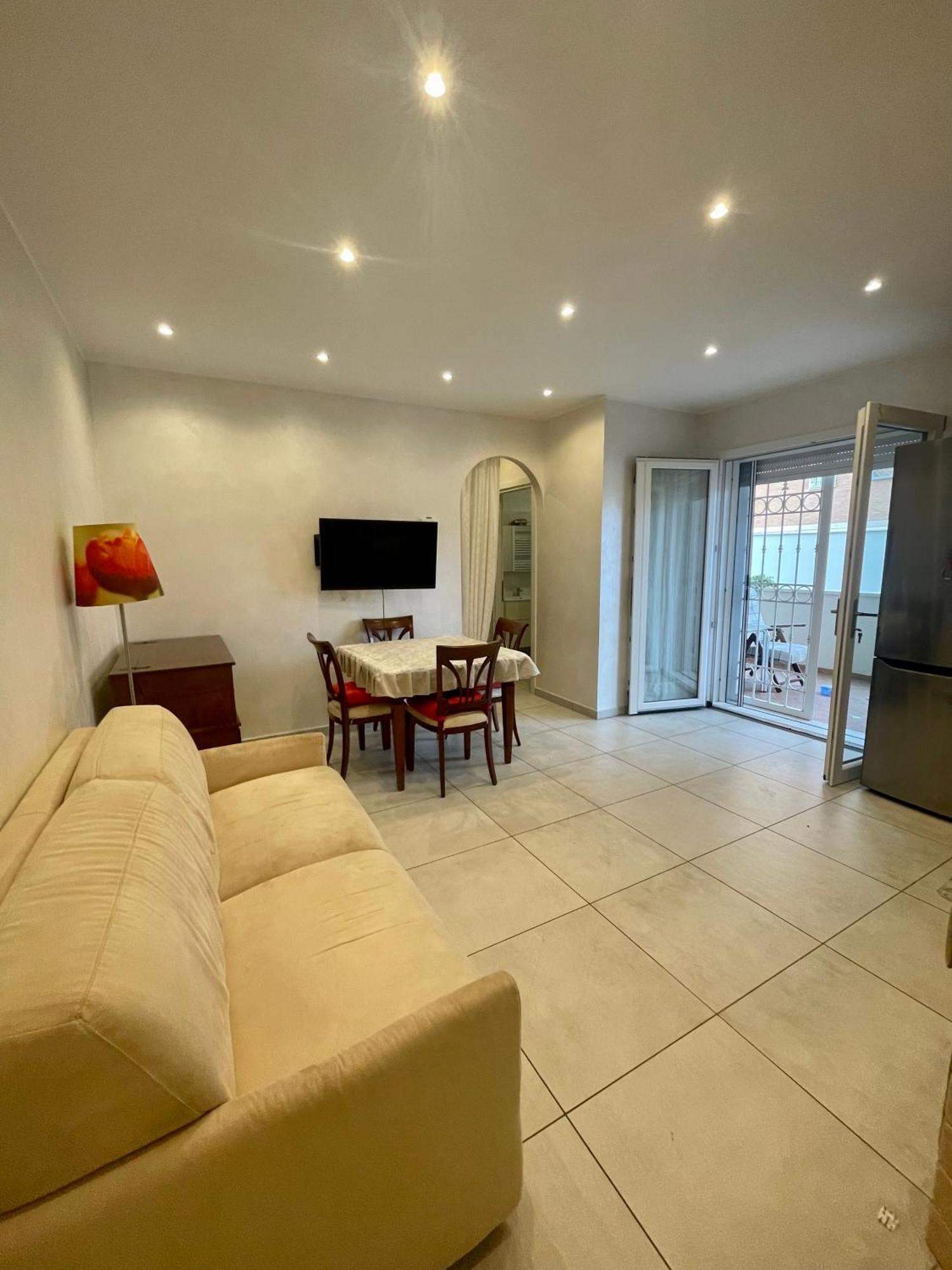 Home With Parking Near The Airport And Beach Fiumicino Ngoại thất bức ảnh